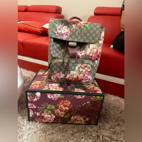 Gucci | Bags | Authentic Gg Blooms Backpack | Poshmark display picture 3